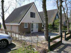 Cozy Holiday Home in Sint Maartensbrug near the beach